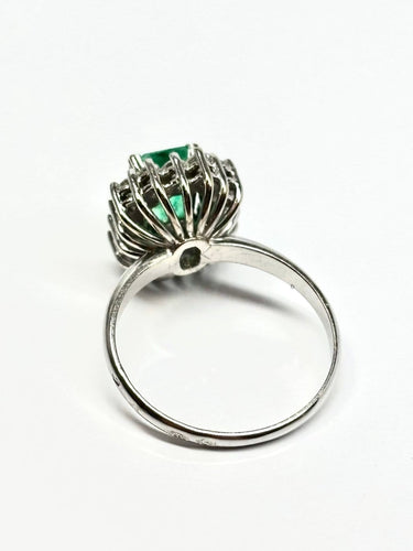 Bague 53 Bague en or blanc 18 carats, émeraude colombienne 1,28 ct et diamants 58 Facettes E39