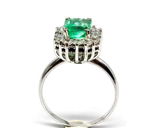 Bague 53 Bague en or blanc 18 carats, émeraude colombienne 1,28 ct et diamants 58 Facettes E39