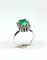 Bague 53 Bague en or blanc 18 carats, émeraude colombienne 1,28 ct et diamants 58 Facettes E39