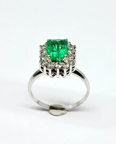 Bague 53 Bague en or blanc 18 carats, émeraude colombienne 1,28 ct et diamants 58 Facettes E39