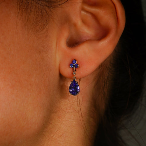Boucles d'oreilles Boucles d'oreilles en or jaune 14 ct, tanzanites, saphirs et diamants 58 Facettes E012