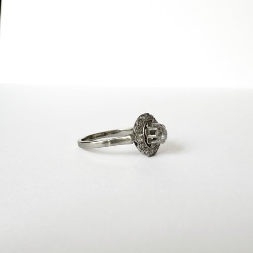 Bague 61 Bague marguerite Art déco en platine, or gris et diamants 58 Facettes