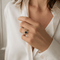 Bague 50 Bague marguerite vers 1960 en or blanc, saphir et diamants 58 Facettes