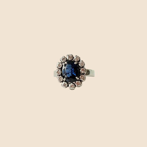 Bague 50 Bague marguerite vers 1960 en or blanc, saphir et diamants 58 Facettes