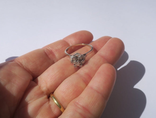 Bague 57 Bague marguerite en or blanc et diamants 58 Facettes Bague
