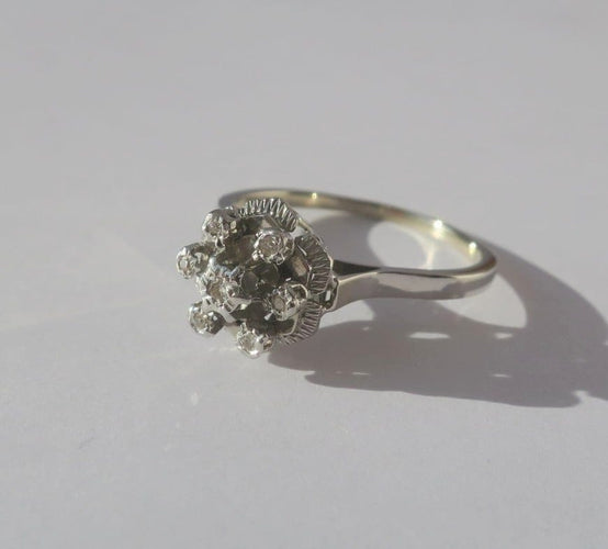 Bague 57 Bague marguerite en or blanc et diamants 58 Facettes Bague
