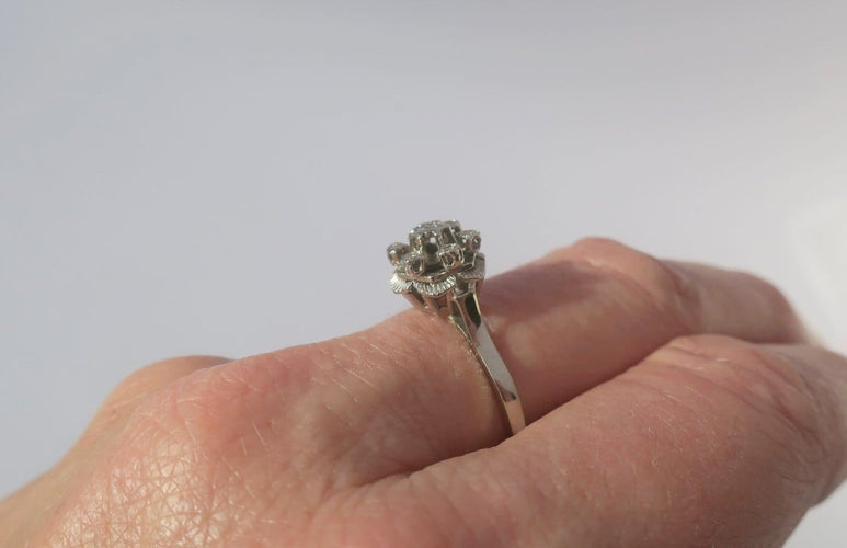 Bague 57 Bague marguerite en or blanc et diamants 58 Facettes Bague