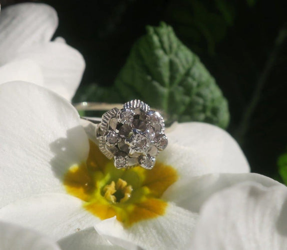 Bague 57 Bague marguerite en or blanc et diamants 58 Facettes Bague
