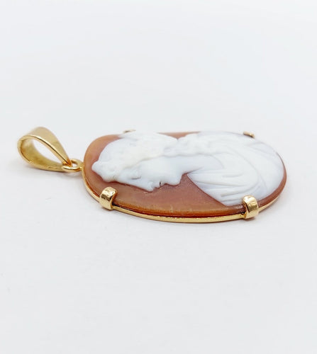 Pendentif Pendentif vintage en or 18k avec camée sur coquillage 58 Facettes A07230