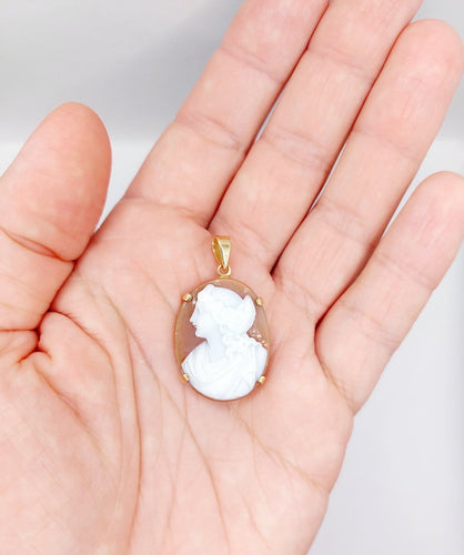 Pendentif Pendentif vintage en or 18k avec camée sur coquillage 58 Facettes A07230