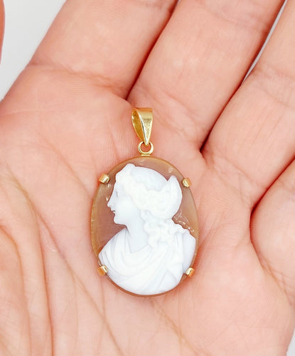 Pendentif Pendentif vintage en or 18k avec camée sur coquillage 58 Facettes A07230