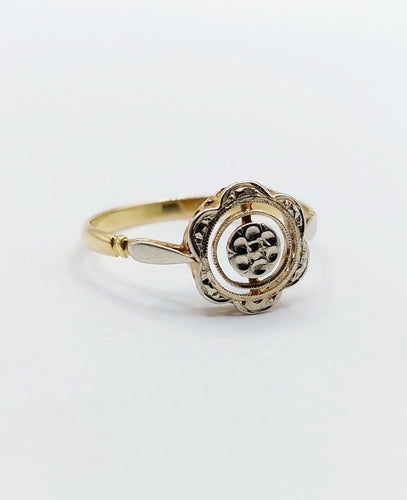Bague 59 Bague Art déco fleur ciselée en or 18k 58 Facettes A07237