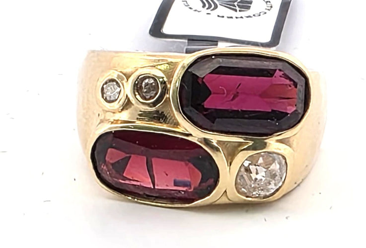 Bague en or jaune avec diamants et grenats 58 Facettes 364/26 C 175/26