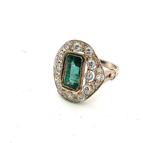 Bague 55 Bague en or jaune 18 ct avec émeraude et diamants 58 Facettes 139/26 C
