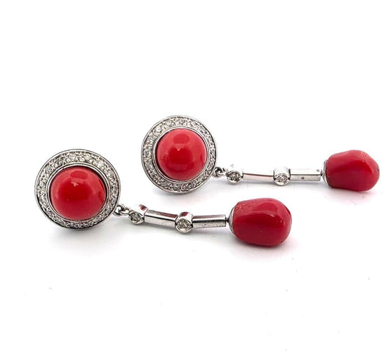 Boucles d'oreilles Boucles d'oreilles en or blanc, corail et diamants 58 Facettes A 328 OC