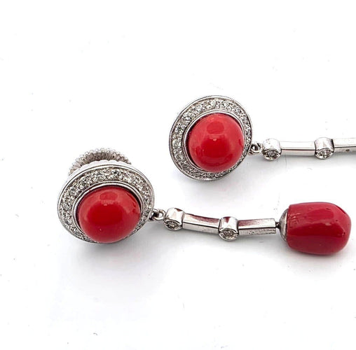 Boucles d'oreilles Boucles d'oreilles en or blanc, corail et diamants 58 Facettes A 328 OC