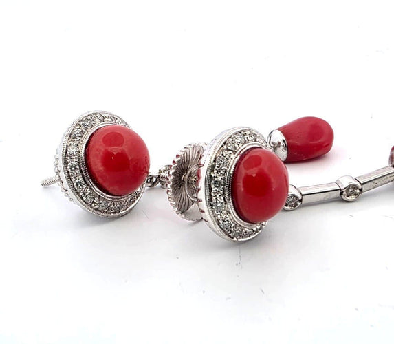 Boucles d'oreilles Boucles d'oreilles en or blanc, corail et diamants 58 Facettes A 328 OC