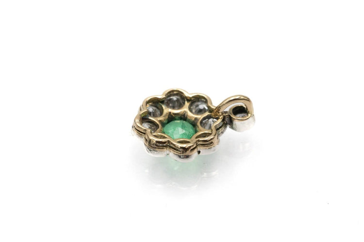 Pendentif Pendentif fleur en or jaune, argent, émeraude et diamants 58 Facettes 12197