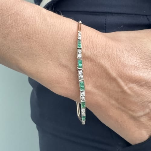 Bracelet Art déco - Bracelet en or blanc avec émeraudes et diamants 58 Facettes 39524