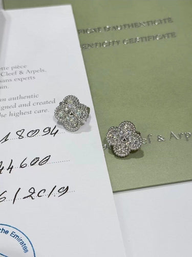 Boucles d'oreilles Van Cleef & Arpels Vintage Alhambra - Boucles d’oreilles en or blanc et diamants 58 Facettes Jnci45