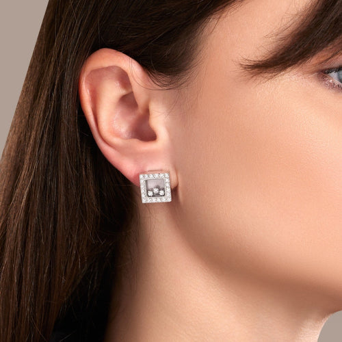 Boucles d'oreilles Chopard Happy Diamonds - Boucles d'oreilles carrées en or blanc et diamants 58 Facettes 257