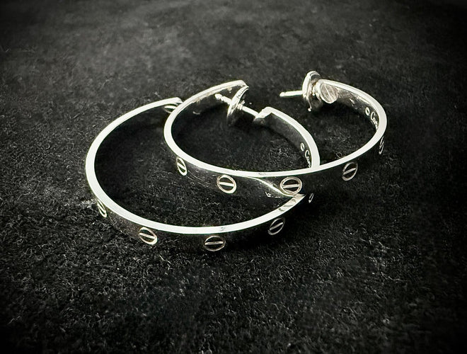 Boucles d'oreilles Cartier Love - Boucles d'oreilles créoles en or blanc 58 Facettes Boucles 01
