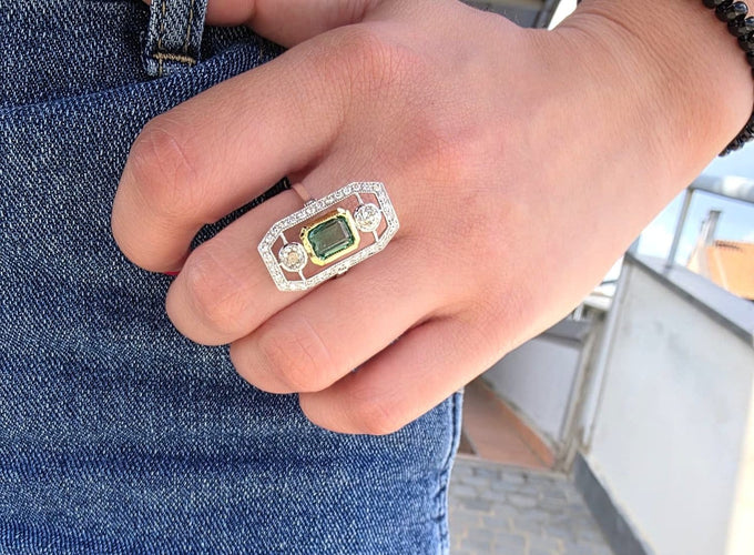 Bague 54 Bague en or blanc 18 ct avec émeraude et diamants 58 Facettes 359/26 C