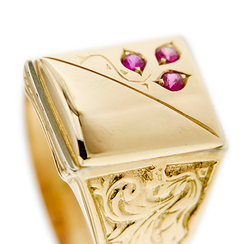 https://api-ledial.emberware.it/app/uploads/2025/11/36431-anello-oro-uomo-scudo-rubini_12.jpg