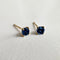 Boucles d'oreilles Single Tulip - Boucles d'oreilles en or 18 carats et saphirs bleus 58 Facettes GER1335BL