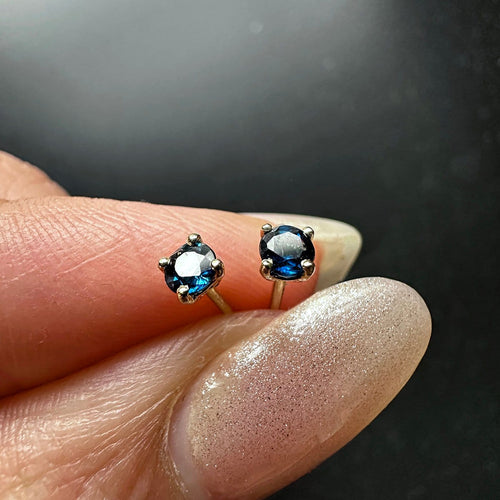Boucles d'oreilles Single Tulip - Boucles d'oreilles en or 18 carats et saphirs bleus 58 Facettes GER1335BL