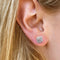 Boucles d'oreilles Embrace - Puces d'oreilles halo coussin 0,50 ct en or blanc et diamants 58 Facettes GER1353WG