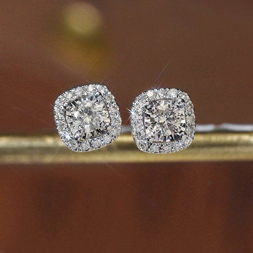 Boucles d'oreilles Embrace - Puces d'oreilles halo coussin 0,50 ct en or blanc et diamants 58 Facettes GER1353WG