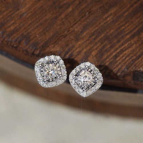 Boucles d'oreilles Embrace - Puces d'oreilles halo coussin 0,50 ct en or blanc et diamants 58 Facettes GER1353WG