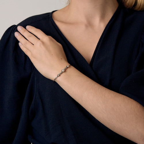 Bracelet Bracelet ancien en or blanc, diamants et perles 58 Facettes BRAncien3P