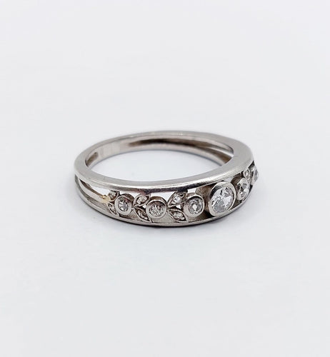 Bague 54 Bague jarretière Art déco en platine et diamants 58 Facettes A07266
