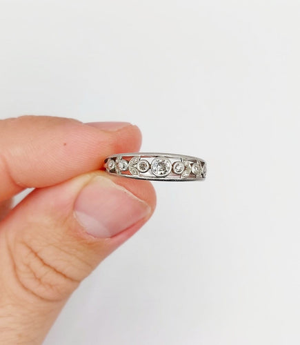Bague 54 Bague jarretière Art déco en platine et diamants 58 Facettes A07266