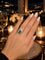 Bague 57 Queen - Bague en platine avec émeraude de Colombie et diamants 58 Facettes 50465