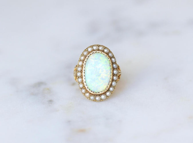 Bague 50 Bague ancienne en or jaune, opale australienne et perles fines 58 Facettes