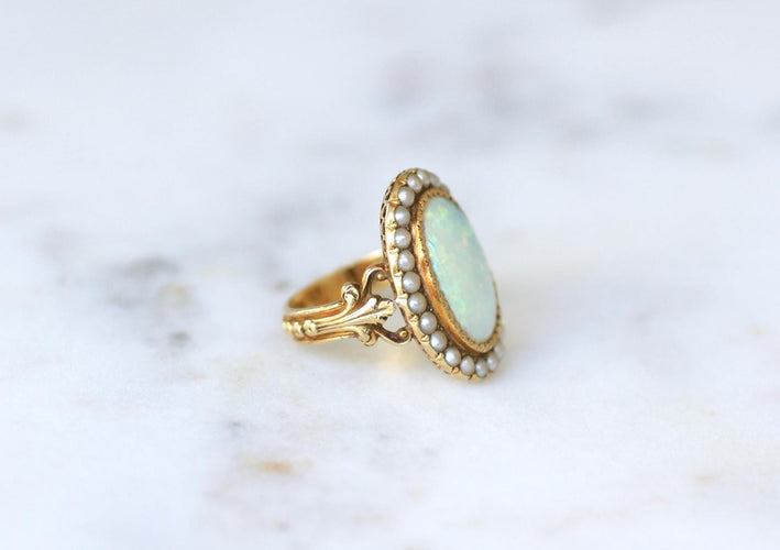 Bague 50 Bague ancienne en or jaune, opale australienne et perles fines 58 Facettes