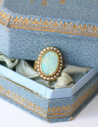 Bague 50 Bague ancienne en or jaune, opale australienne et perles fines 58 Facettes