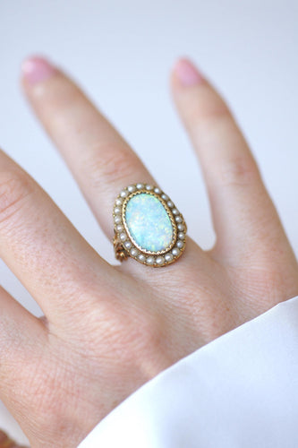 Bague 50 Bague ancienne en or jaune, opale australienne et perles fines 58 Facettes