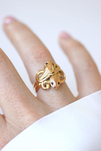 Bague 53 Bague ancienne serpents enroulés en deux ors et rubis 58 Facettes