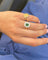Bague 58 Bague entourage en or jaune, émeraude et diamants 58 Facettes 200