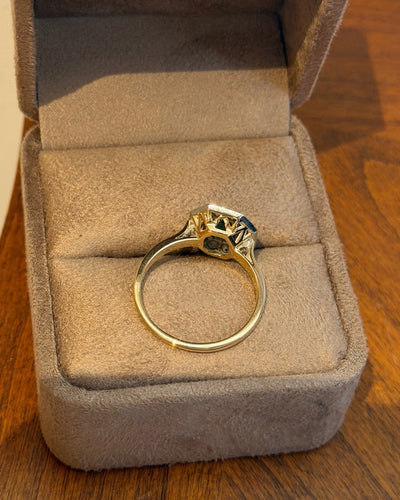 Bague 58 Bague entourage en or jaune, émeraude et diamants 58 Facettes 200