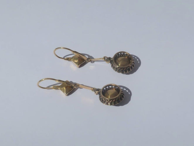 Boucles d'oreilles Dormeuses - Boucles d’oreilles en or jaune, perles, améthystes et pâte de verre 58 Facettes Boucles d'oreilles