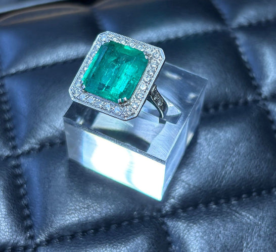 Bague 49 Bague années 1960 en or blanc 18k, émeraude et diamants 58 Facettes Bague-0031