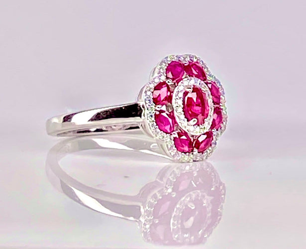 Bague en or blanc 18 carats, rubis et diamants 58 Facettes AB733