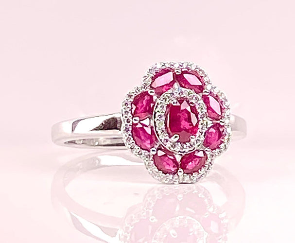 Bague en or blanc 18 carats, rubis et diamants 58 Facettes AB733