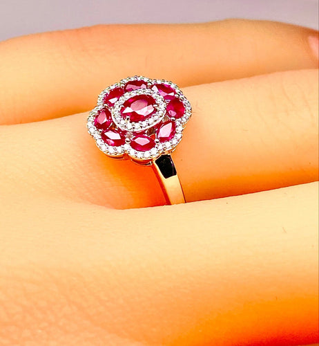 Bague en or blanc 18 carats, rubis et diamants 58 Facettes AB733