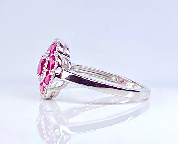 Bague en or blanc 18 carats, rubis et diamants 58 Facettes AB733